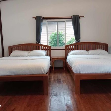 Hotel Koh Ngai Seafood Habitación foto