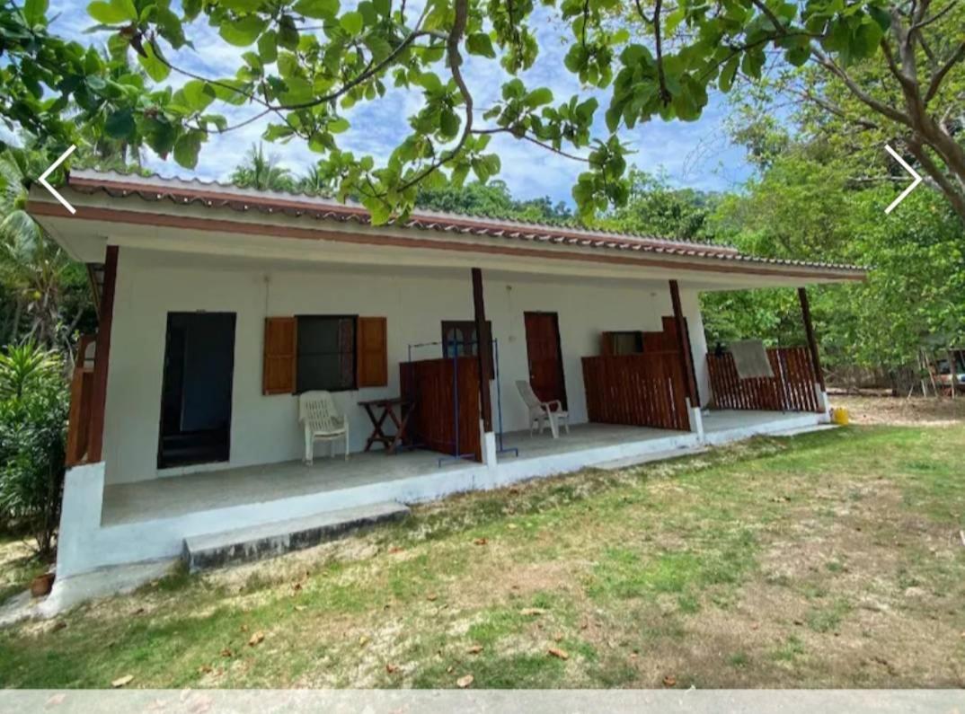Hotel Koh Ngai Seafood Exterior foto