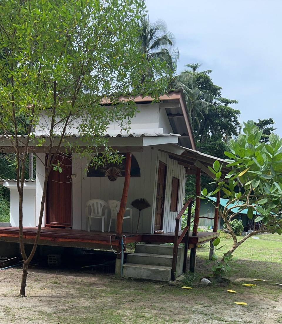 Hotel Koh Ngai Seafood Exterior foto