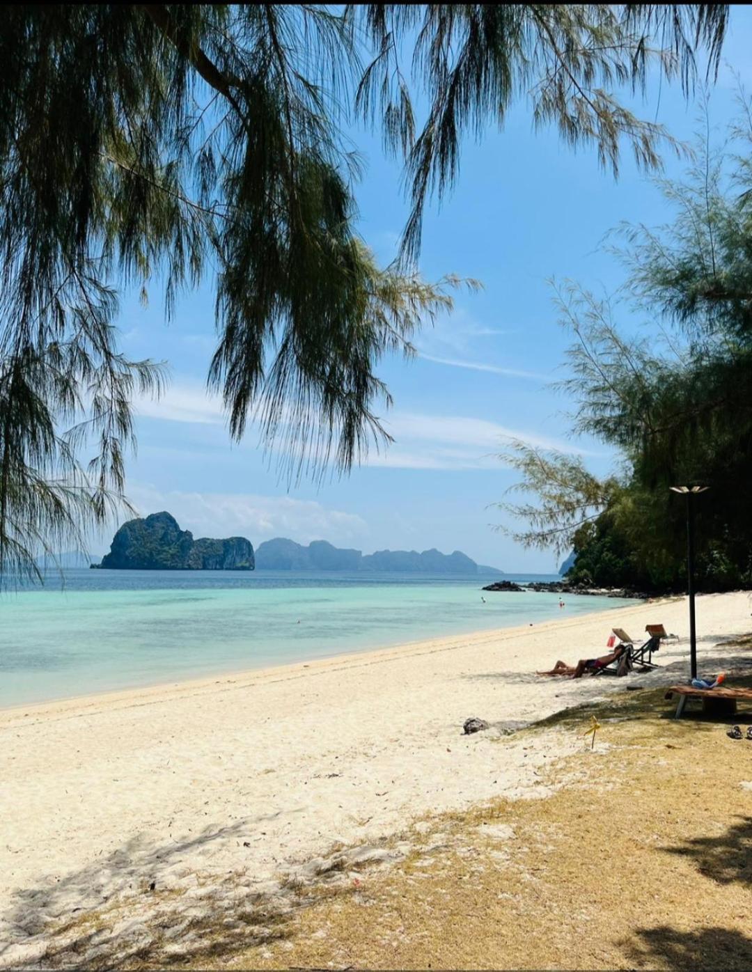 Hotel Koh Ngai Seafood Habitación foto