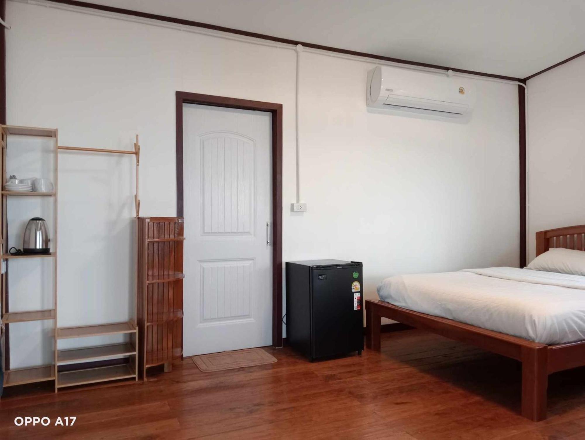 Hotel Koh Ngai Seafood Habitación foto