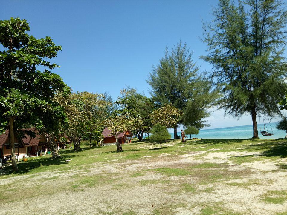 Hotel Koh Ngai Seafood Exterior foto