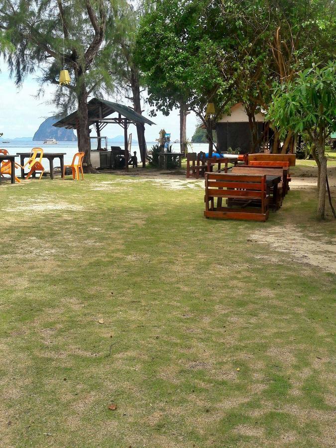 Hotel Koh Ngai Seafood Exterior foto