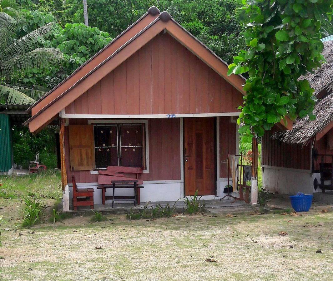 Hotel Koh Ngai Seafood Exterior foto