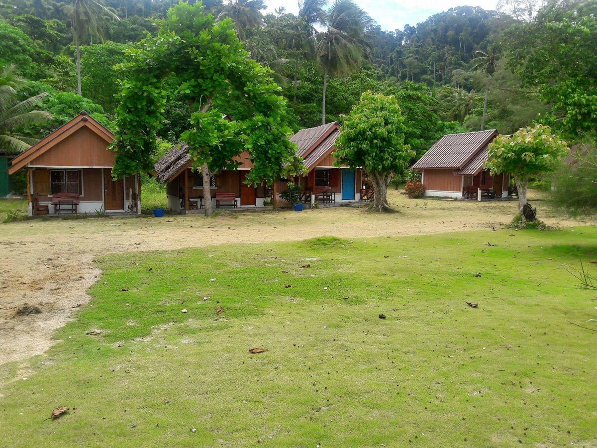 Hotel Koh Ngai Seafood Exterior foto