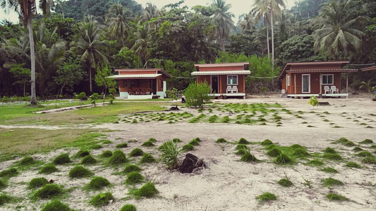 Hotel Koh Ngai Seafood Exterior foto