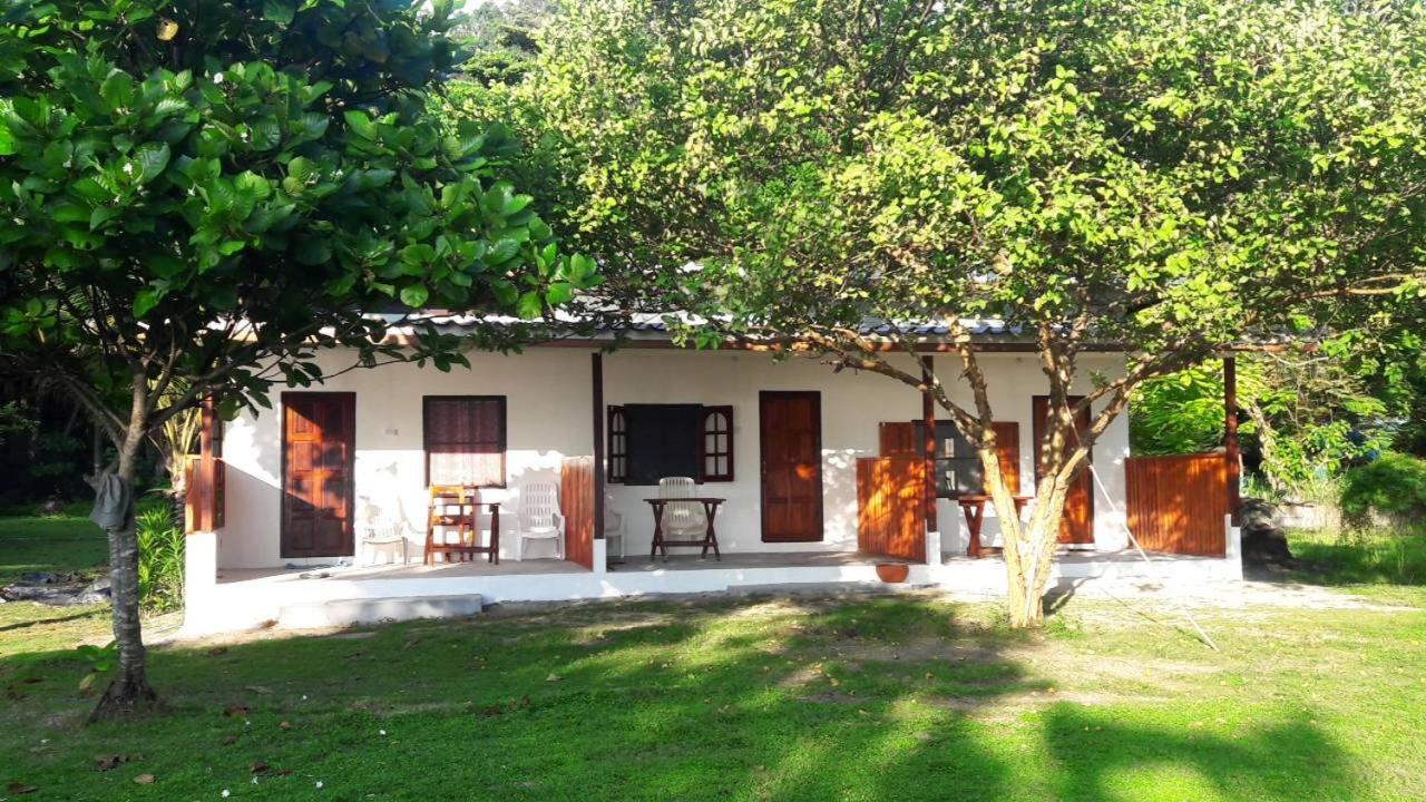 Hotel Koh Ngai Seafood Exterior foto